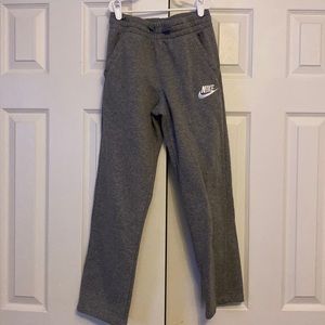 Boys in like new condition NIKE joggers Gray size L